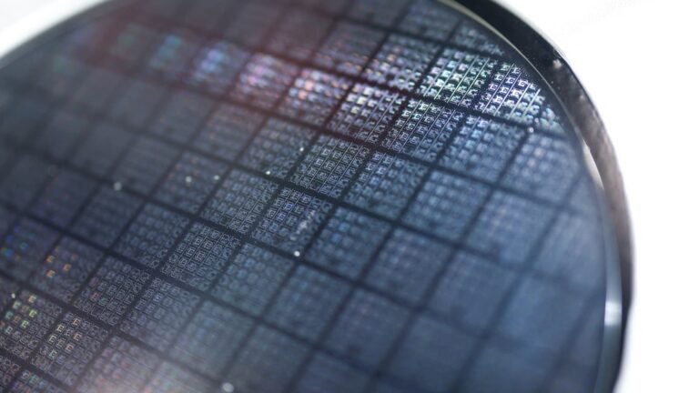 Chip sell-off: SK Hynix, Samsung Electronics, SoftBank