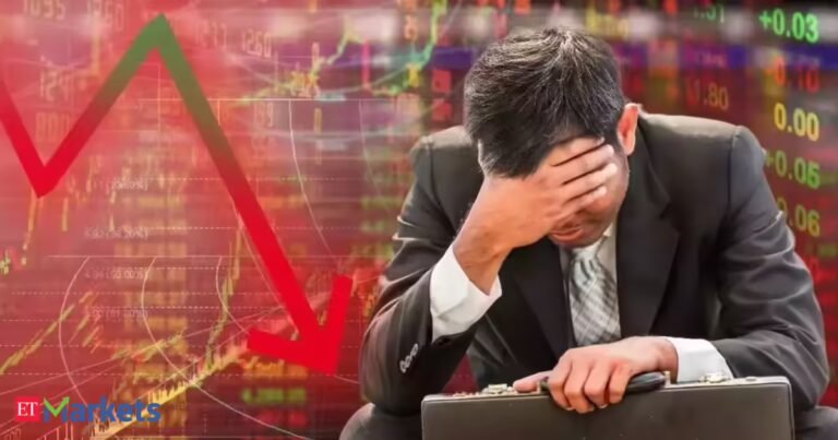 US stocks today: Dow falls 500 points after Trump says Iran deal is ‘over’