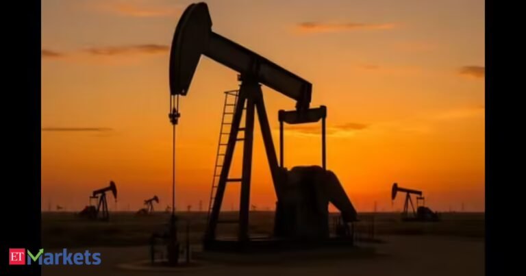 Oil jumps 3% after US, Iran escalate strikes in Mideast