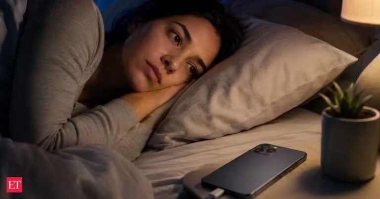 Why people sleep with phones next to bed? Psychology and sociology studies say it’s not because of any addiction or love for gadgets