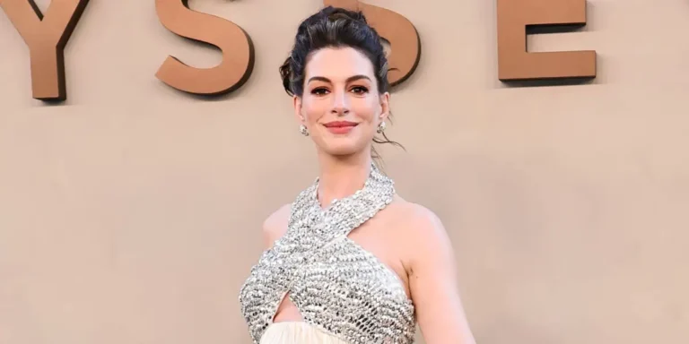 10 of the best maternity outfits Anne Hathaway has ever worn
