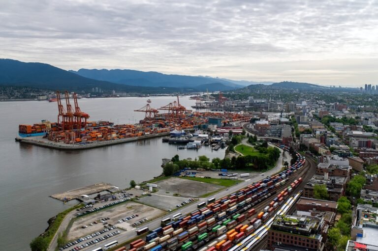 Canadian economy tracking 3.4% second quarter annualized growth