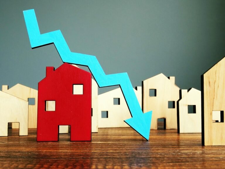 CMHC forecasts home price declines as housing slowdown deepens