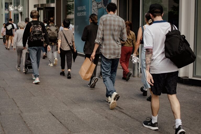 Canadian retail sales to rise 0.4% in June as purchases broaden