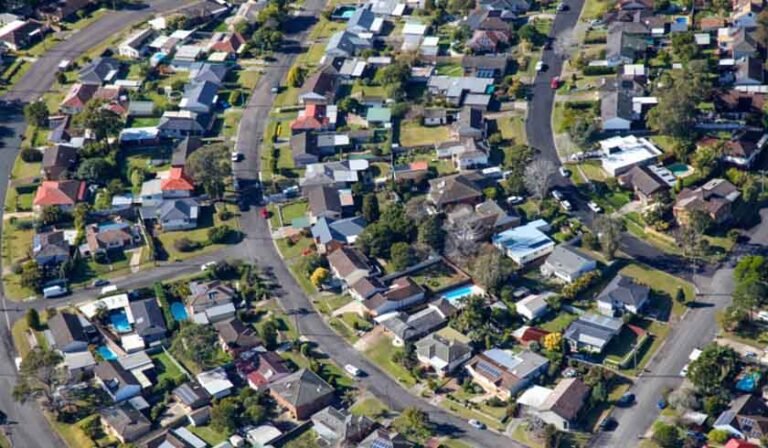 Owner-occupier suburbs outperform investor hotspots by up to $148k