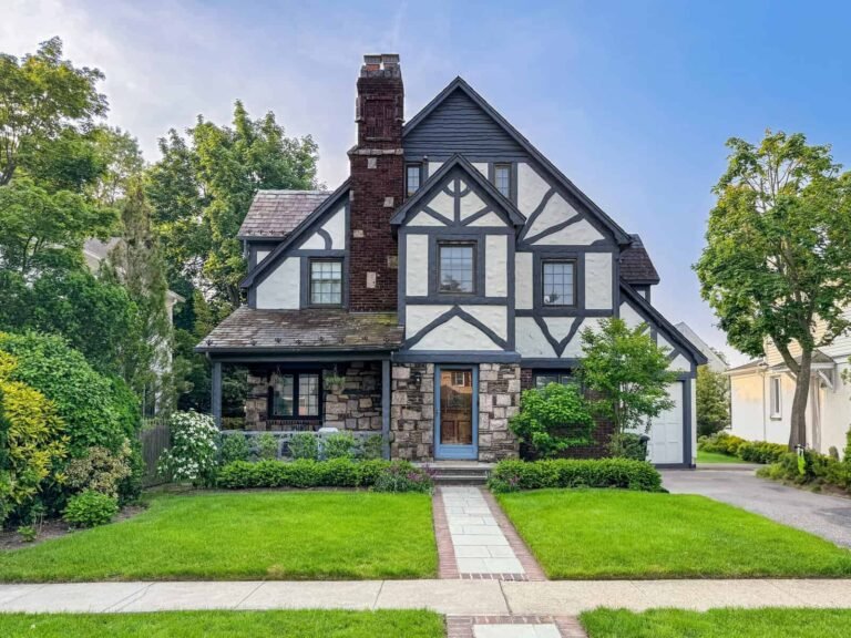 U.S. Home Prices Rose 0.3% From a Month Earlier in June