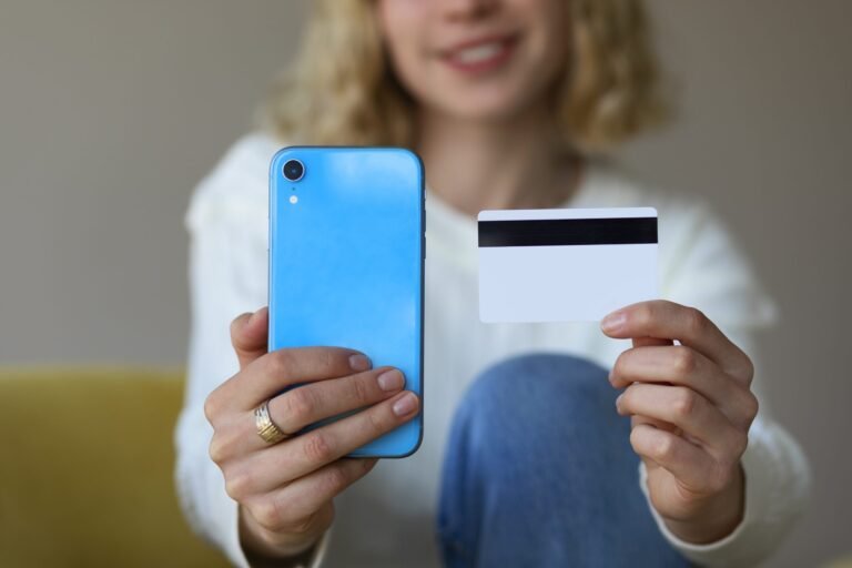 Samsung Unveils Barclays-Backed Credit Card in Financial Services Push