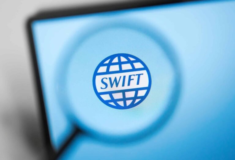 Swift Taps Global Banking Giants to Pilot 24/7 Blockchain Ledger