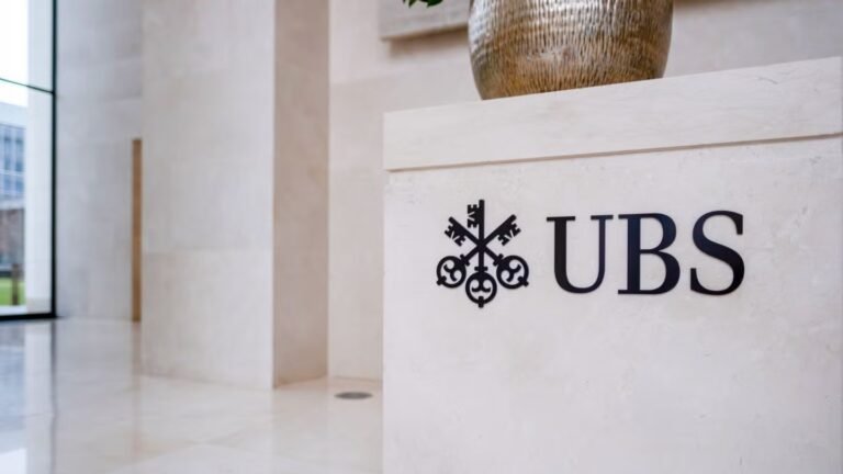 UBS Q2 profit rises to $2.8bn as revenues increase