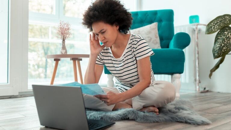 Why You Should Never Pay Bills on the Weekend