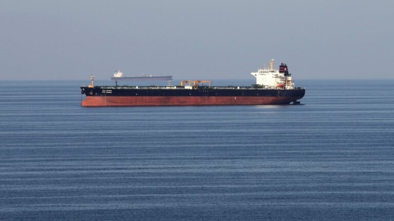 Oil falls on Hormuz deal hopes, U.S. pivot to economic pressure on Iran