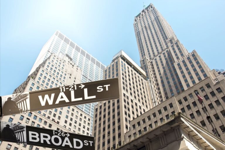 Stocks Mixed on Lower Bond Yields and Chip Stock Weakness
