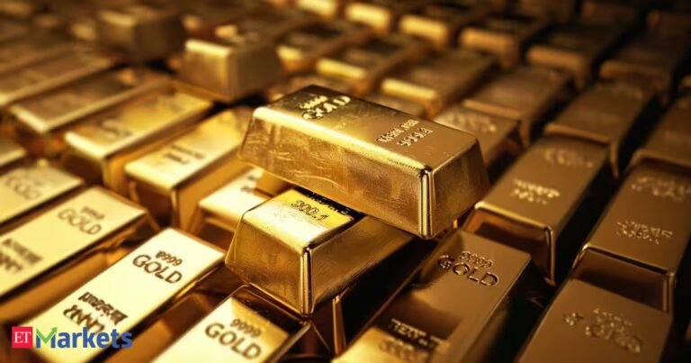 Gold hovers near early-June high on lower bond yields