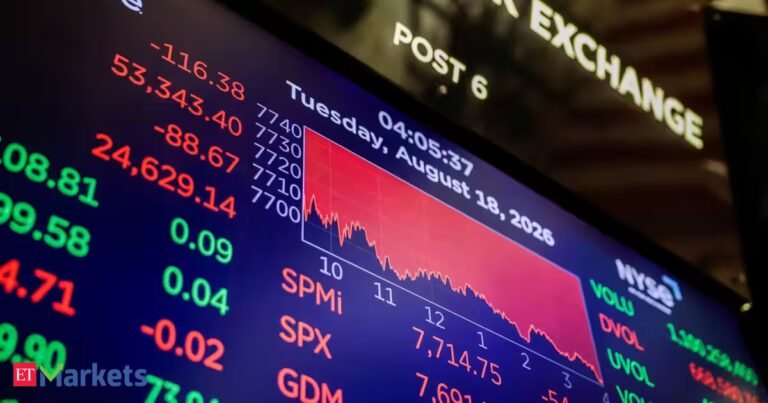 US stocks: US market sinks as bond yields rise, Walmart results disappoint