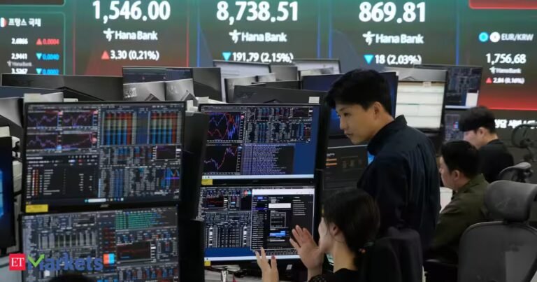 Global Market Today: Asian stocks dip with AI in focus, oil declines