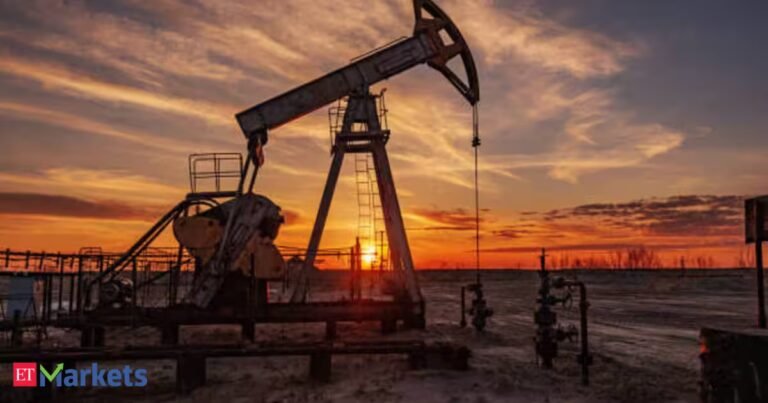 Oil Price Today (August 28): Crude oil falls over 5% this week despite Trump rejecting terms of Iran deal. What are experts saying?