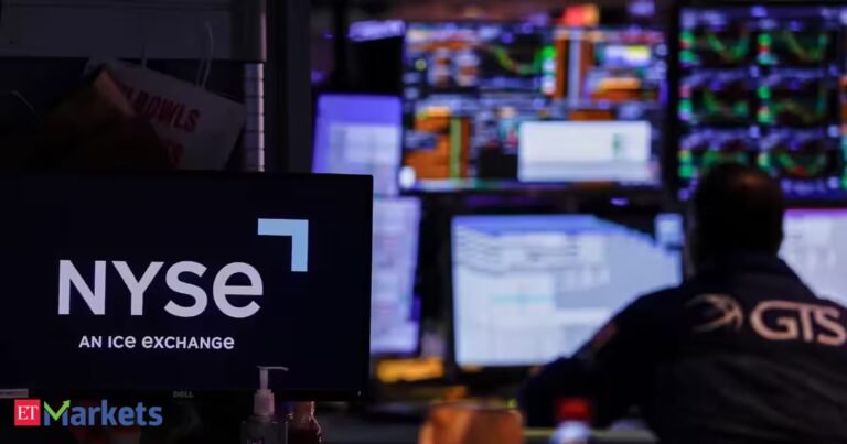 US stocks today: US stocks close lower as oil prices jump, indexes notch monthly gains