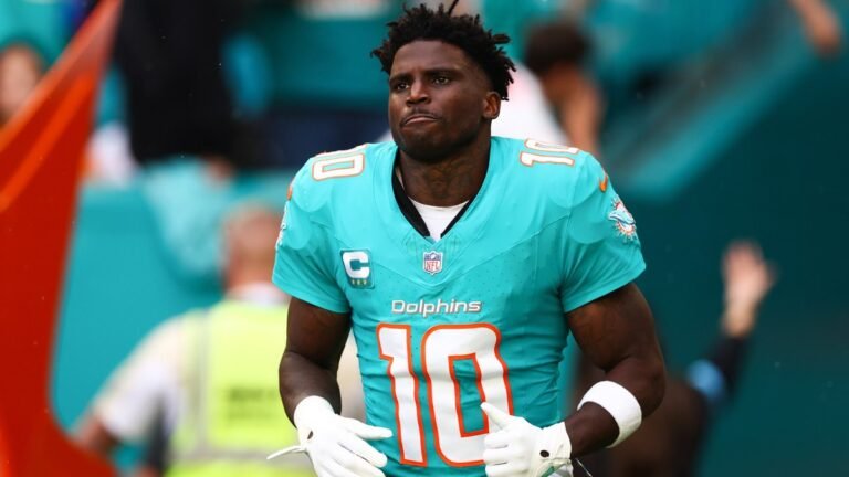 EXCL: Tyreek Hill Takes $7.7 Million Florida Home Off the Market