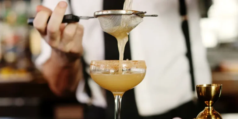 Red Flags to Look Out for at a Bar, From a Longtime Bartender