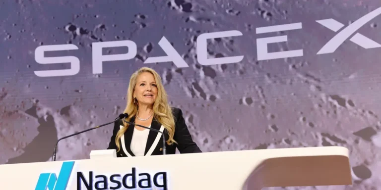 SpaceX Says It’s Coming for AT&T, Verizon, and T-Mobile Customers