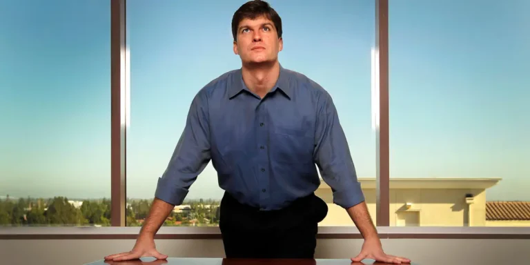 Michael Burry Says AI Narrative Has Shades of Dot-Com, Housing Bubbles