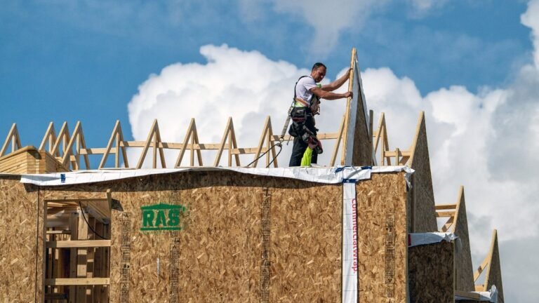 Homebuilder Confidence Inches Up Despite Rising Costs