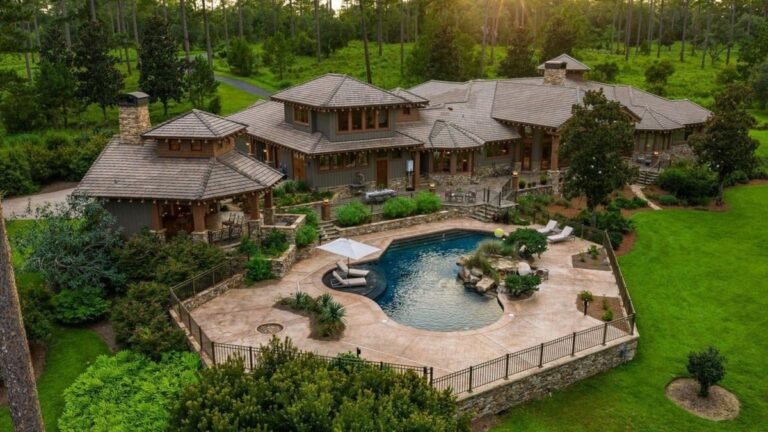 $9.6 Million Florida Estate Has Its Own Private Baseball Field