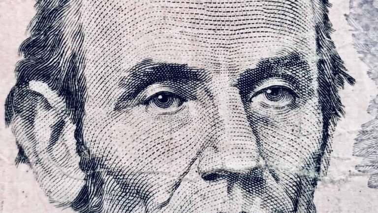 Michael Saylor Claims $MSTR Share Repurchases Are Not Current Focus For Strategy Amid Its Substantial Cash Holdings