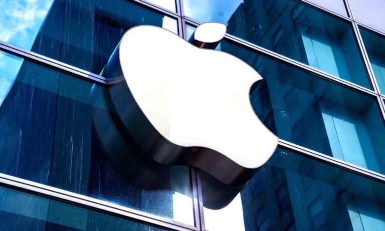Apple to Debut Foldable iPhone as New CEO Takes Reins