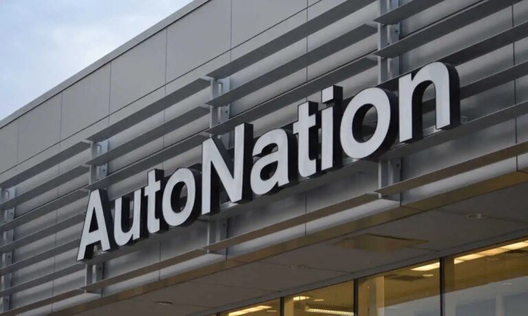 AutoNation CEO Bets Resilient Buyers Will Fuel Rebound