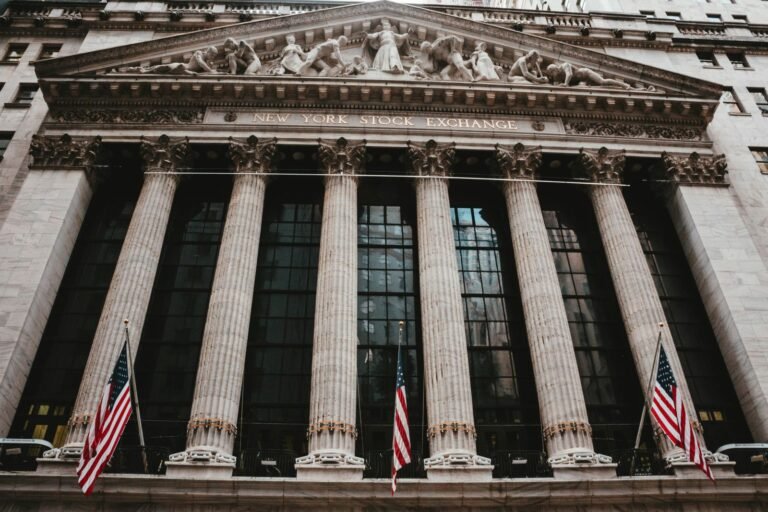 Stocks See Support as Weak US Economic Reports Curb Fed Rate-Hike Expectations