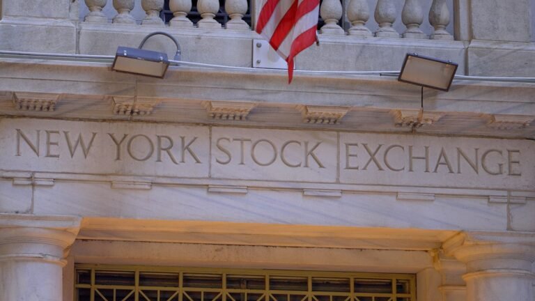 Stocks Settle Higher as a Weak Jobs Report Allays Rate Hike Fears