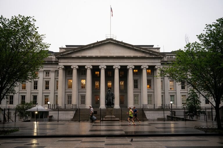 U.S. 10-Year yields climb to highest since 2025 as rout deepens