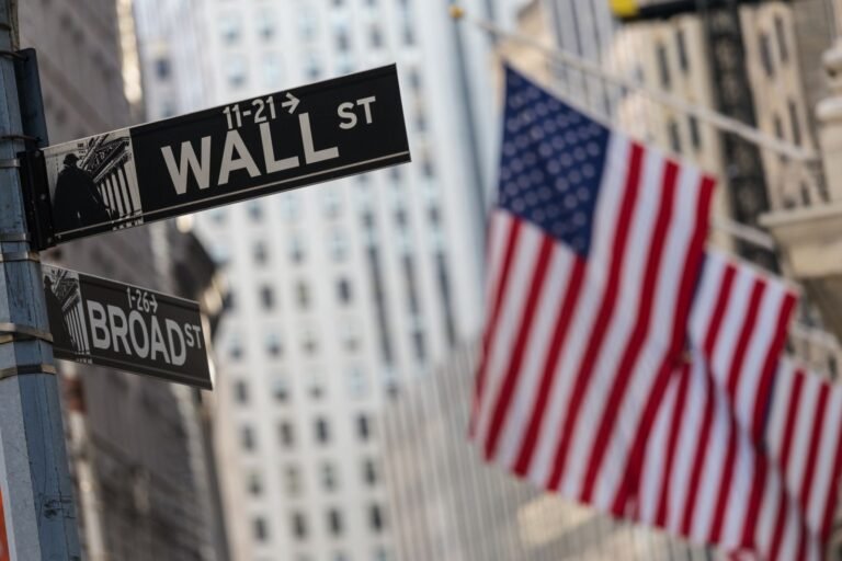Stocks Close Lower on Worries About US Economy