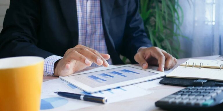 How to Pay Yourself as a Business Owner: A Guide by Business Structure
