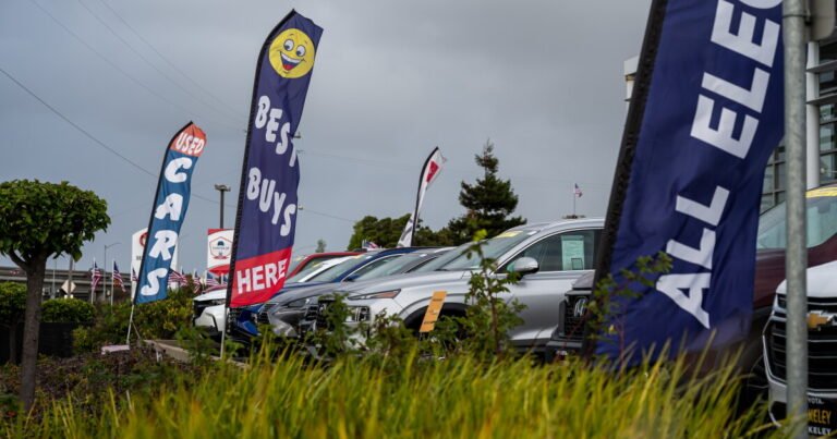 New auto-loan volumes rise as credit standards weaken