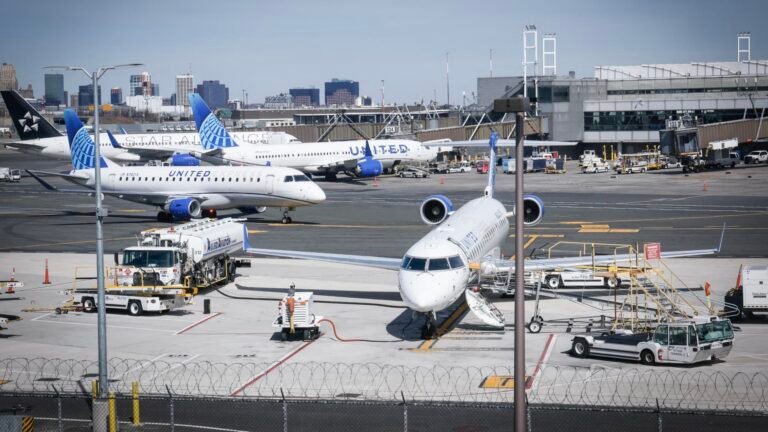 FAA halts flights to Newark, Philadelphia because of equipment problem