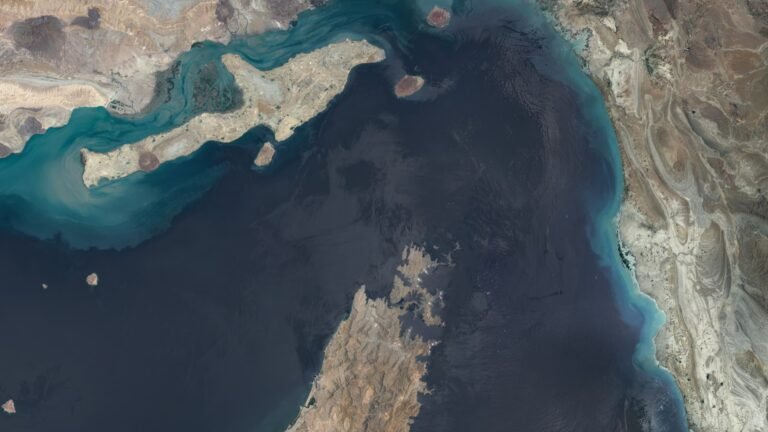 Iran can reopen Hormuz within 7 days if U.S. eases pressure: Reports