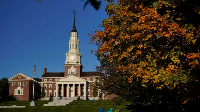 College costs top $100,000 as tuition discounts strain schools
