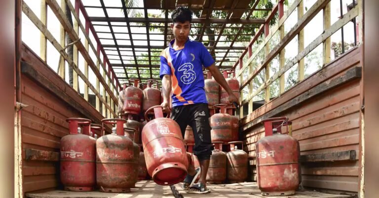 LPG Aadhaar rule: How subsidy and cylinder bookings change from Oct 1 | Personal Finance