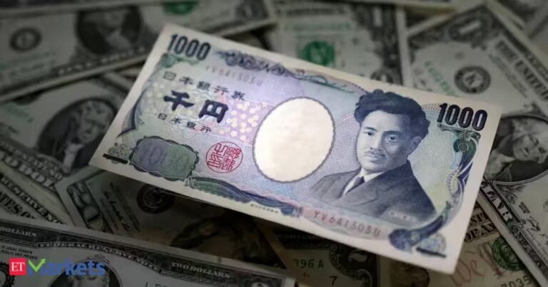 Yen hangs near 160 amid BOJ rate-hike bets, dollar wobbles