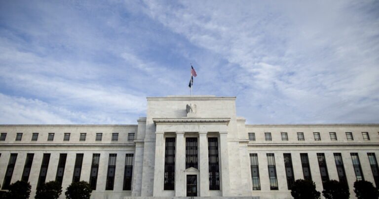 Fed to address conflicts of interest for reserve bank officials
