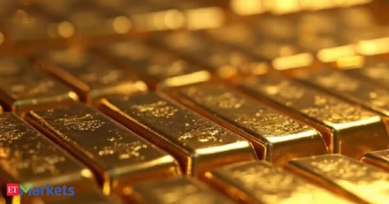 Gold slides after robust US payrolls boosts rate hike bets