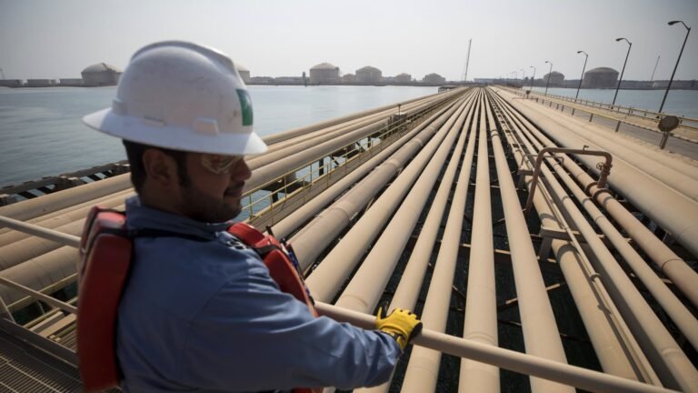 Oil rises after Saudi Arabia shuts down pipeline that bypasses Hormuz