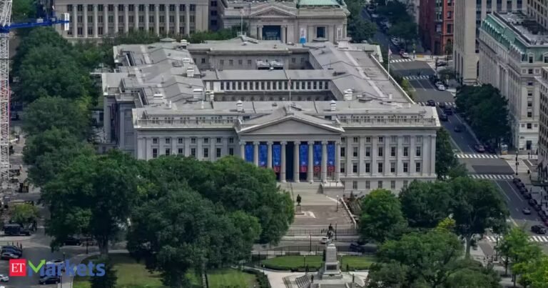 Shorter-dated US Treasury yields surge in anticipation of another Fed rate hike