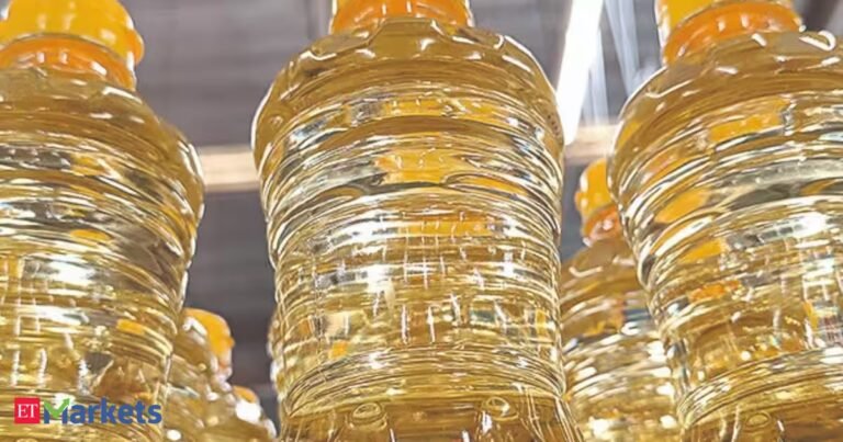 Govt cuts edible oil duty to ease prices