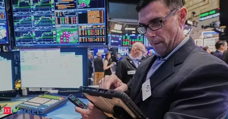 US stocks: US market ends slightly lower as bond yields hold near multi-decade highs