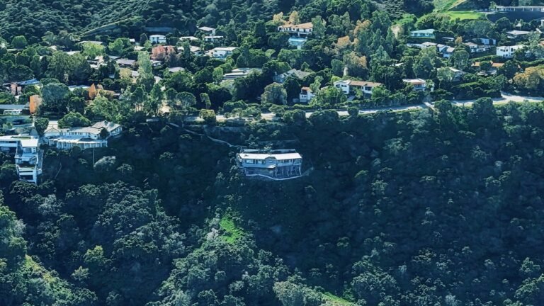 Abandoned Mansion on Mulholland Drive Has Wealthy Neighbors Up In Arms