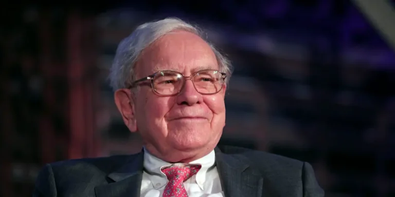 Berkshire Marks Warren Buffett’s Retirement by Buying Unloved Stock