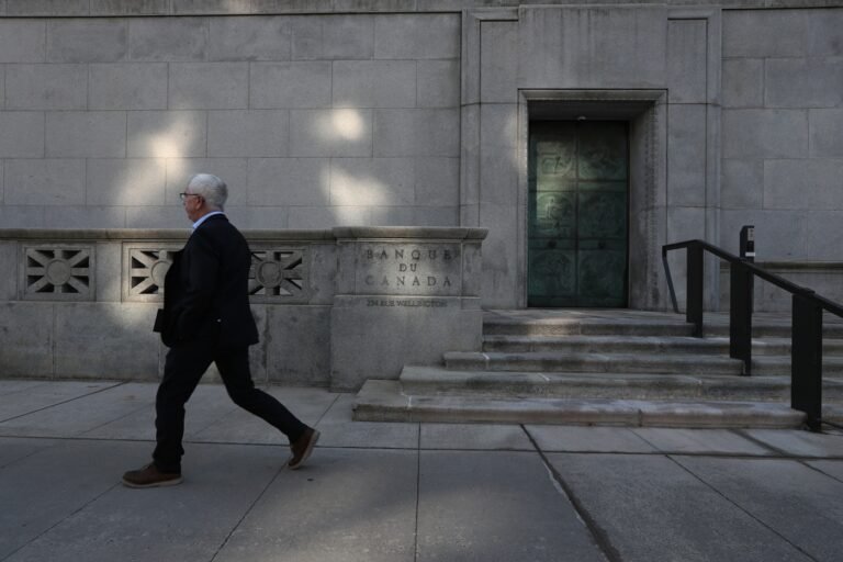 Canada’s long-term bond auction draws highest yield since 2007